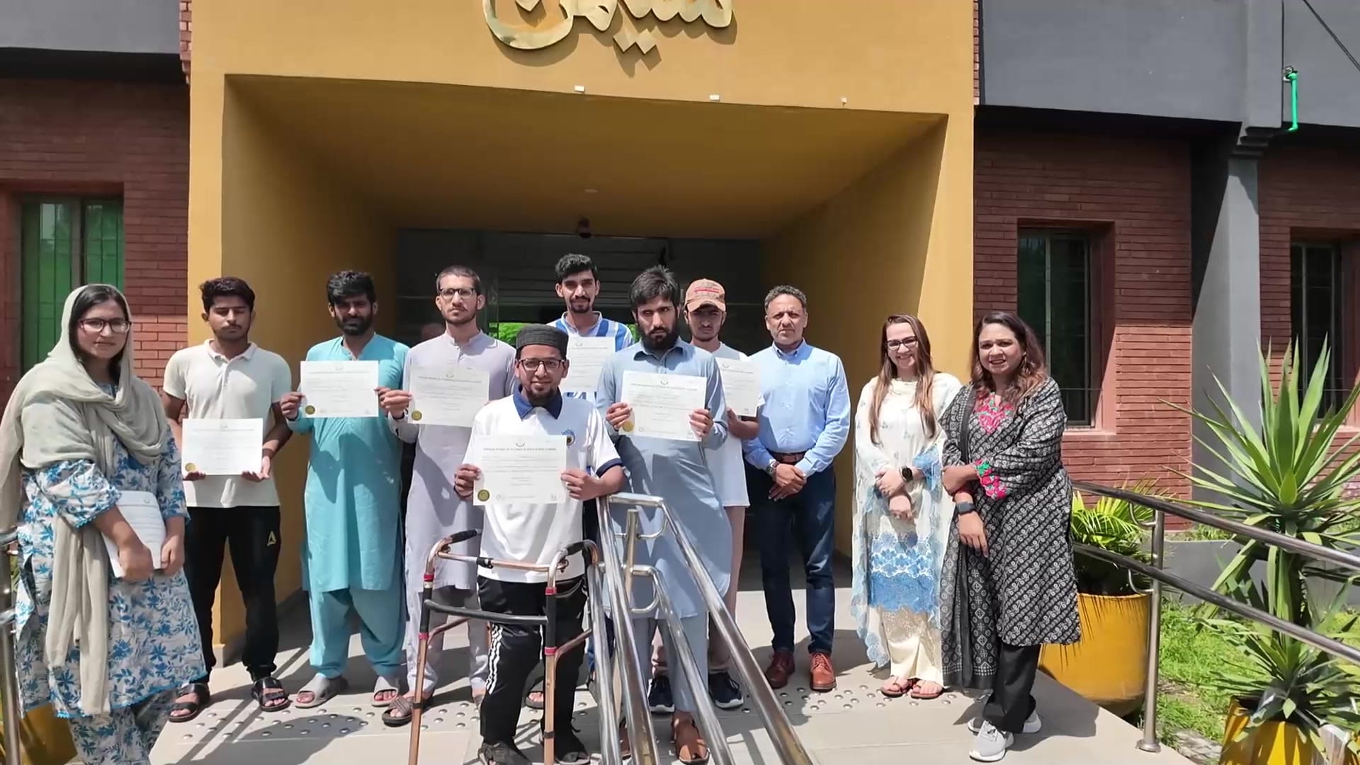 hum mashal e rah khudii3