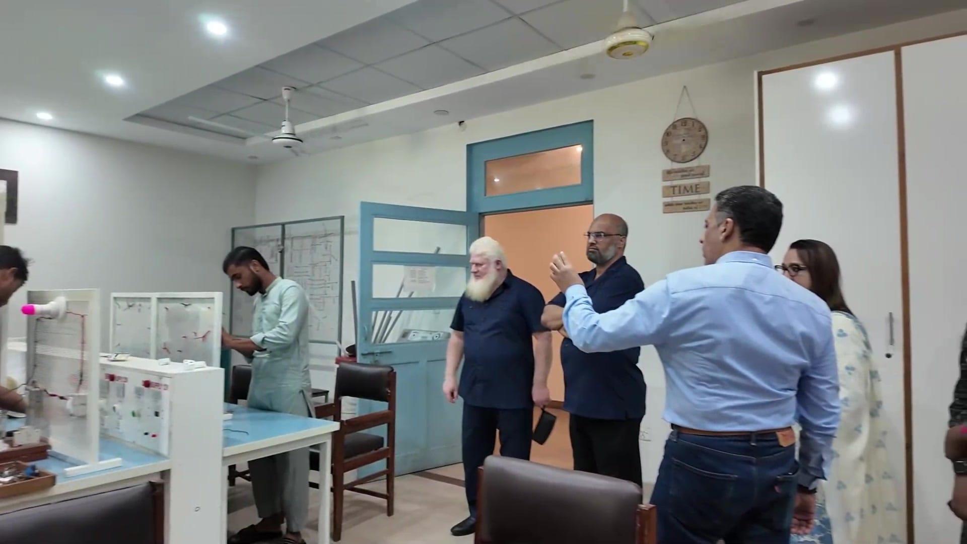 hum mashal e rah khudii4